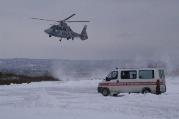 Armata bulgară a folosit elicoptere pentru a furniza hrană şi sânge în localităţile blocate de nămeţi